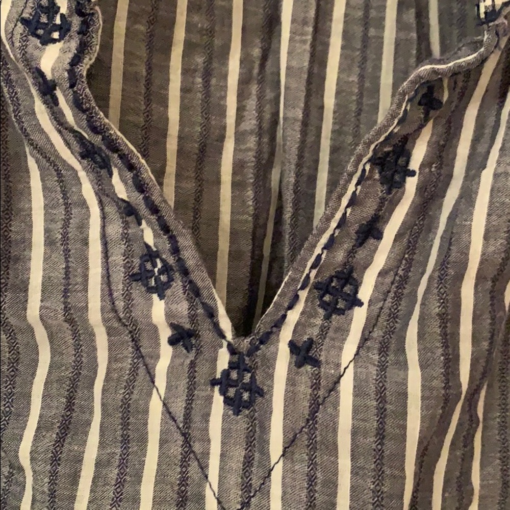 Universal Thread chambray top size s - Picture 3 of 4